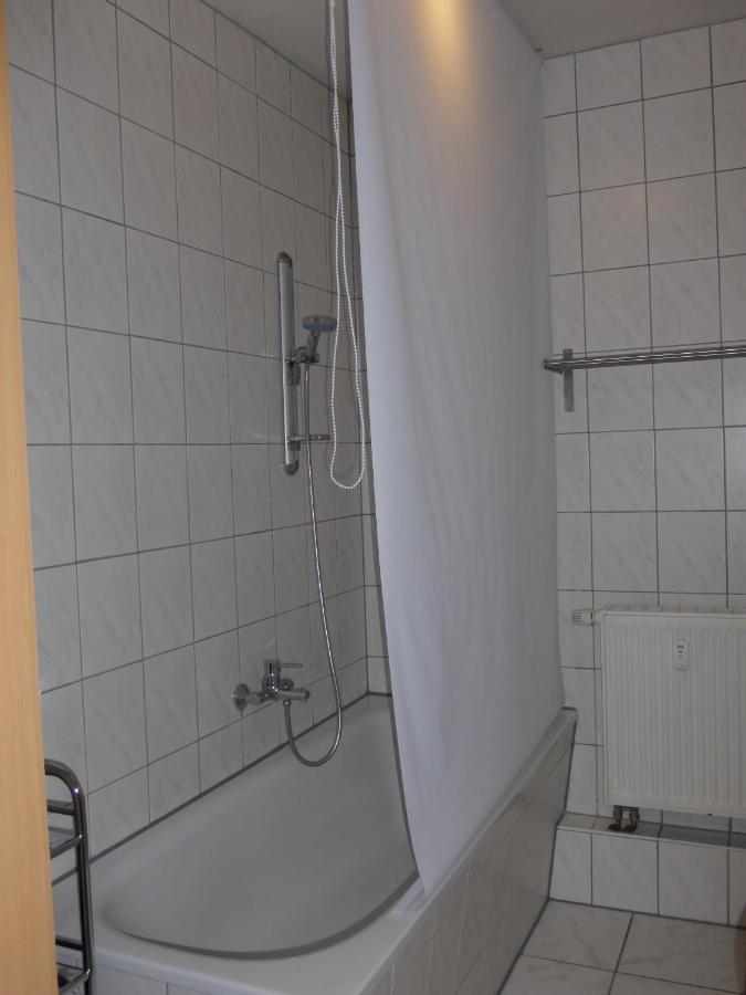 Ferienwohnung Friedrich Schiller, 2 Schlafzimmer, Balkon,Kostenloses Wifi, Naehe Zentrum, Jena Buitenkant foto
