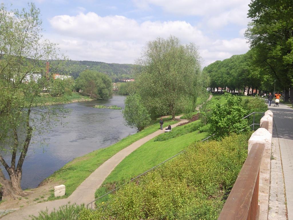 Ferienwohnung Friedrich Schiller, 2 Schlafzimmer, Balkon,Kostenloses Wifi, Naehe Zentrum, Jena Buitenkant foto