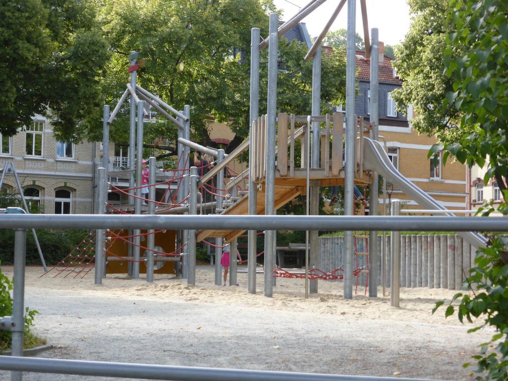 Ferienwohnung Friedrich Schiller, 2 Schlafzimmer, Balkon,Kostenloses Wifi, Naehe Zentrum, Jena Buitenkant foto