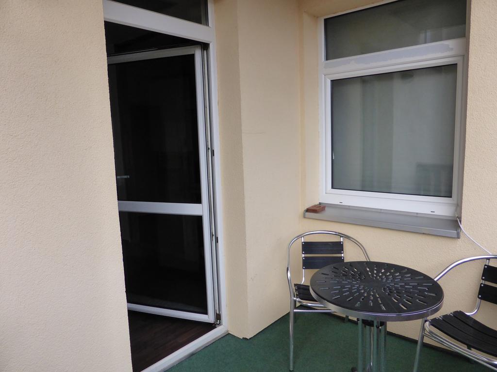 Ferienwohnung Friedrich Schiller, 2 Schlafzimmer, Balkon,Kostenloses Wifi, Naehe Zentrum, Jena Buitenkant foto